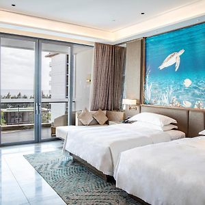 Grand Oceanfront Twin Room
